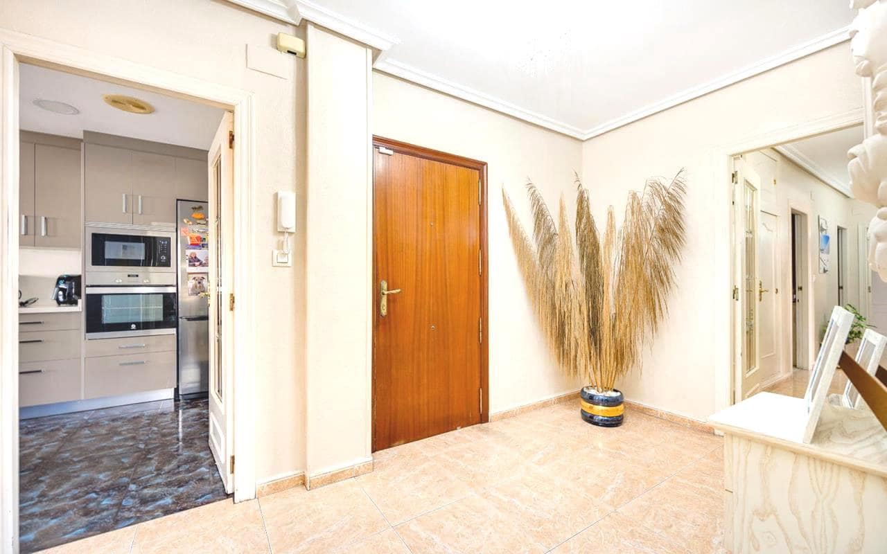 5 soveværelse Lejlighed til salg i Torrevieja - € 249.995 (Ref: 9343336)