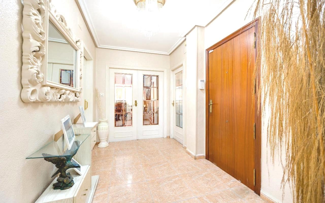 5 soveværelse Lejlighed til salg i Torrevieja - € 249.995 (Ref: 9343336)