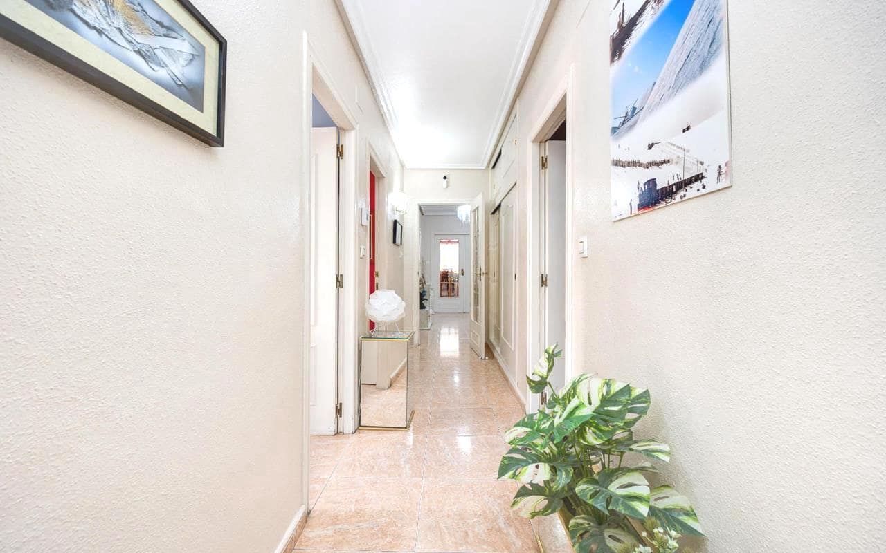 5 soveværelse Lejlighed til salg i Torrevieja - € 249.995 (Ref: 9343336)
