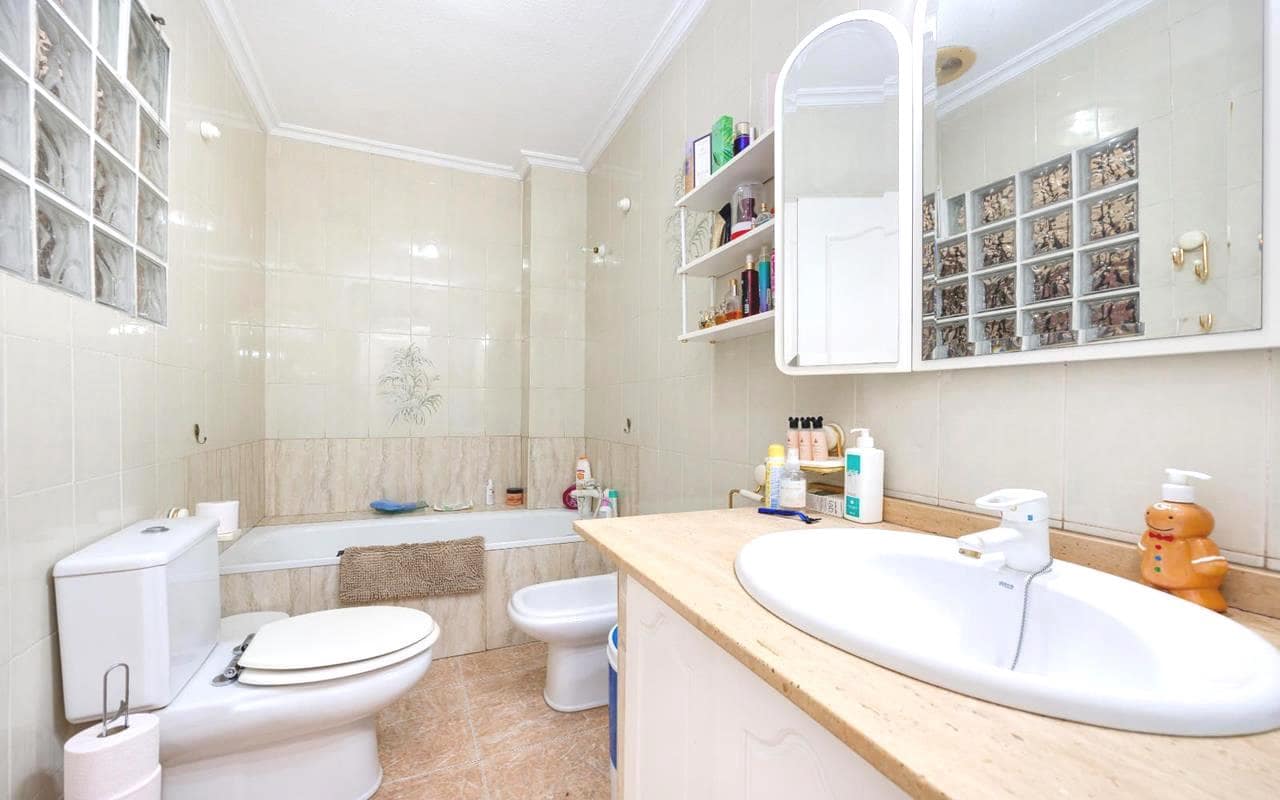 5 soveværelse Lejlighed til salg i Torrevieja - € 249.995 (Ref: 9343336)