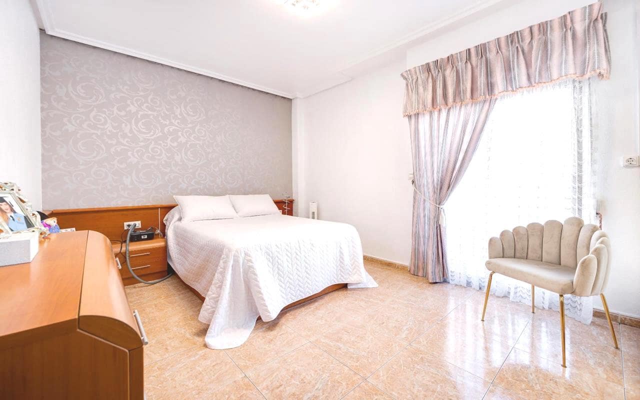 5 soveværelse Lejlighed til salg i Torrevieja - € 249.995 (Ref: 9343336)