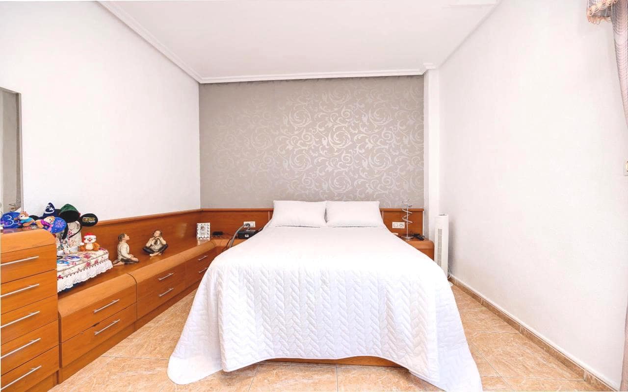 5 soveværelse Lejlighed til salg i Torrevieja - € 249.995 (Ref: 9343336)