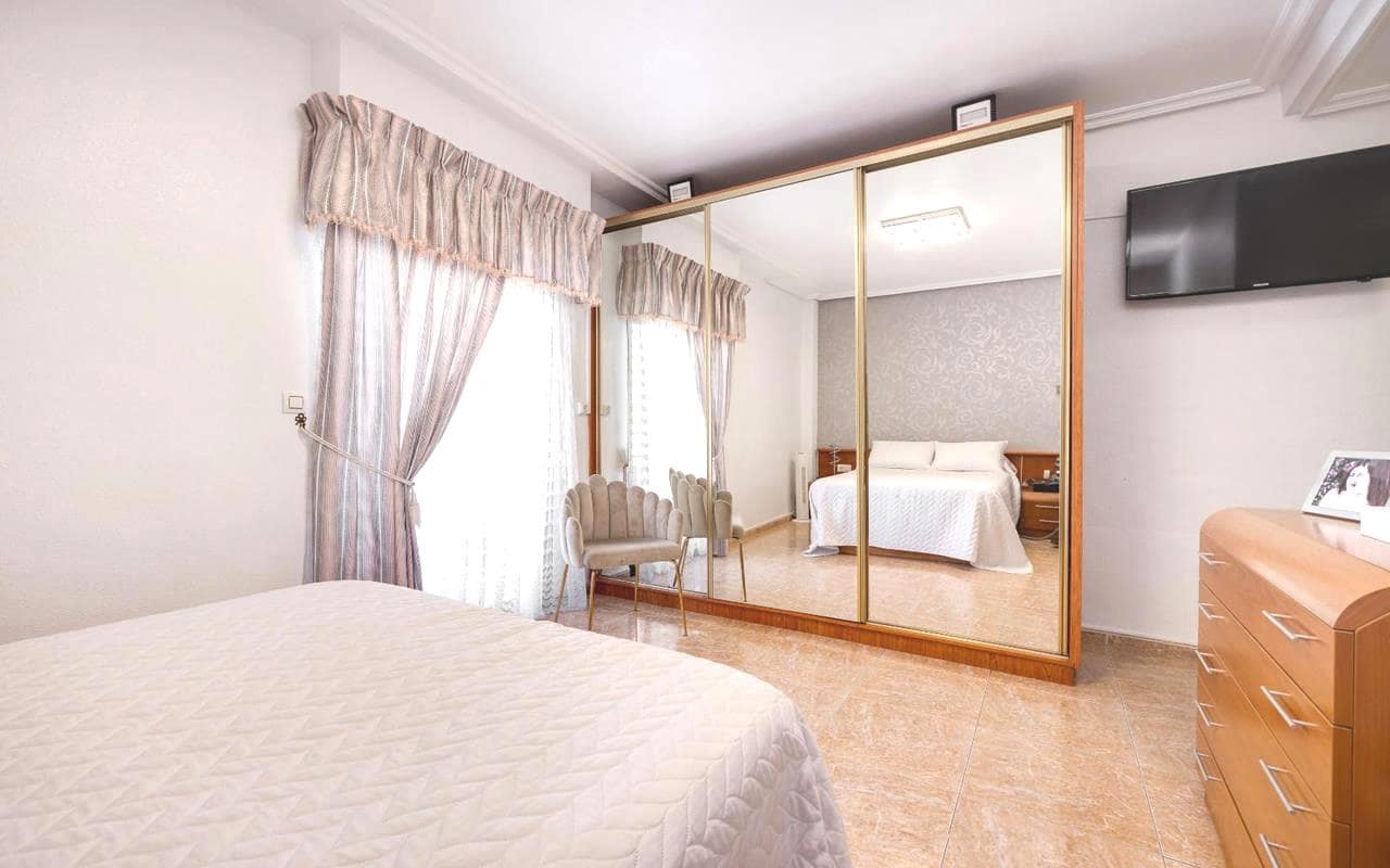 5 soveværelse Lejlighed til salg i Torrevieja - € 249.995 (Ref: 9343336)