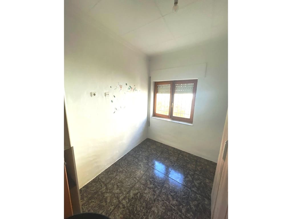 2 makuuhuone Rivitalo myytävänä paikassa Pinoso mukana 
autotalli - 86 000 € (Ref: 9343337)