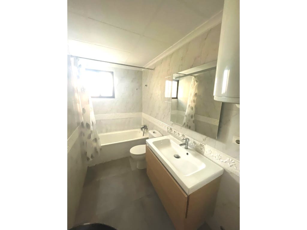 2 makuuhuone Rivitalo myytävänä paikassa Pinoso mukana 
autotalli - 86 000 € (Ref: 9343337)