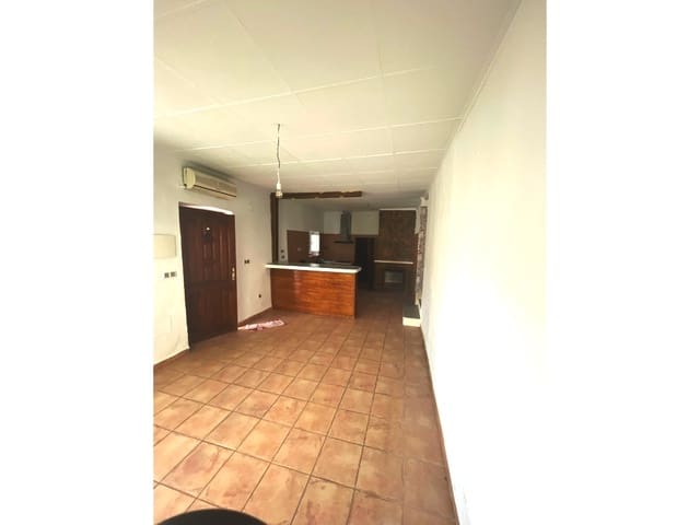 2 bedroom Terraced Villa for sale in Pinoso with garage - € 86,000 (Ref: 9343337)