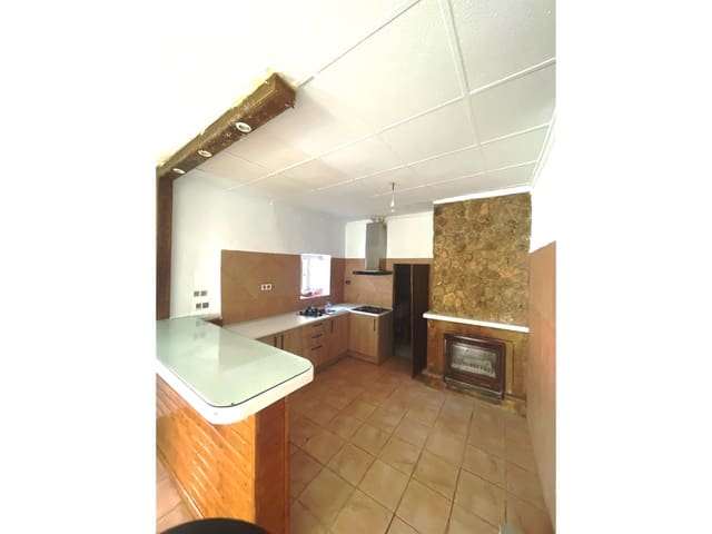 2 bedroom Terraced Villa for sale in Pinoso with garage - € 86,000 (Ref: 9343337)