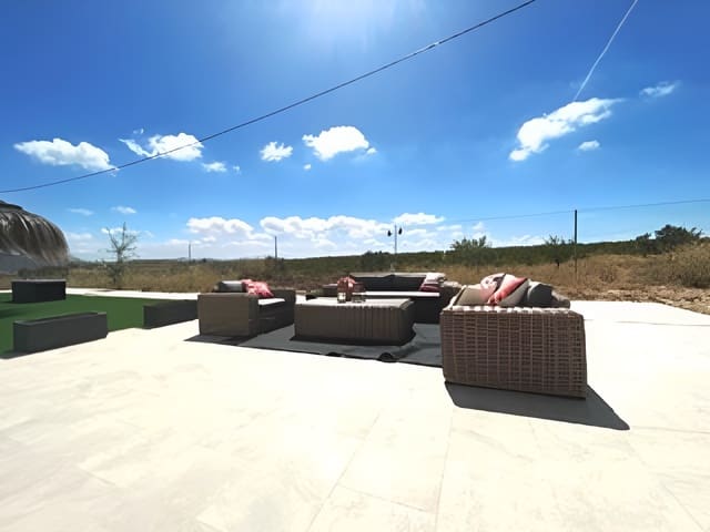 3 slaapkamer Villa te koop in Pinoso met zwembad garage - € 460.000 (Ref: 9343339)