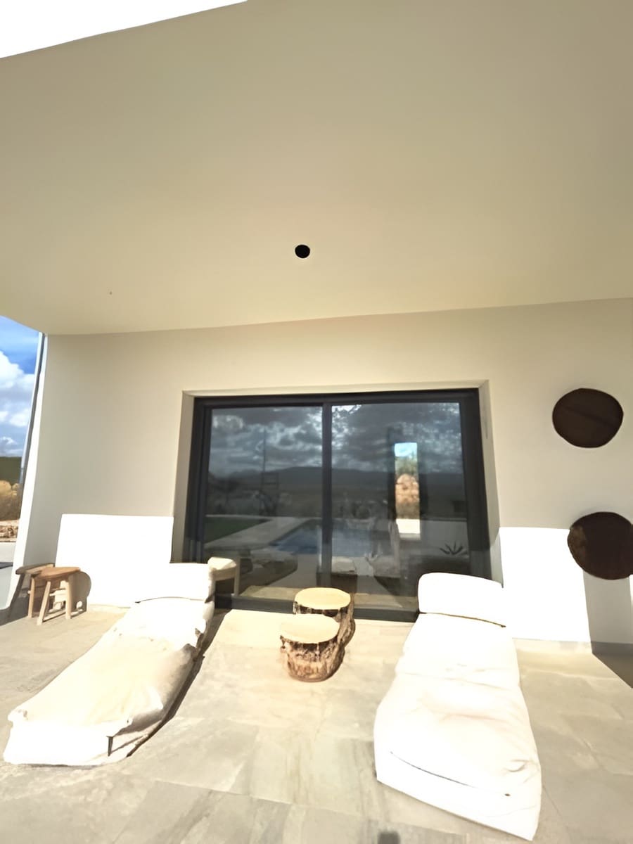 3 soveværelse Villa til salg i Pinoso med swimmingpool garage - € 460.000 (Ref: 9343339)