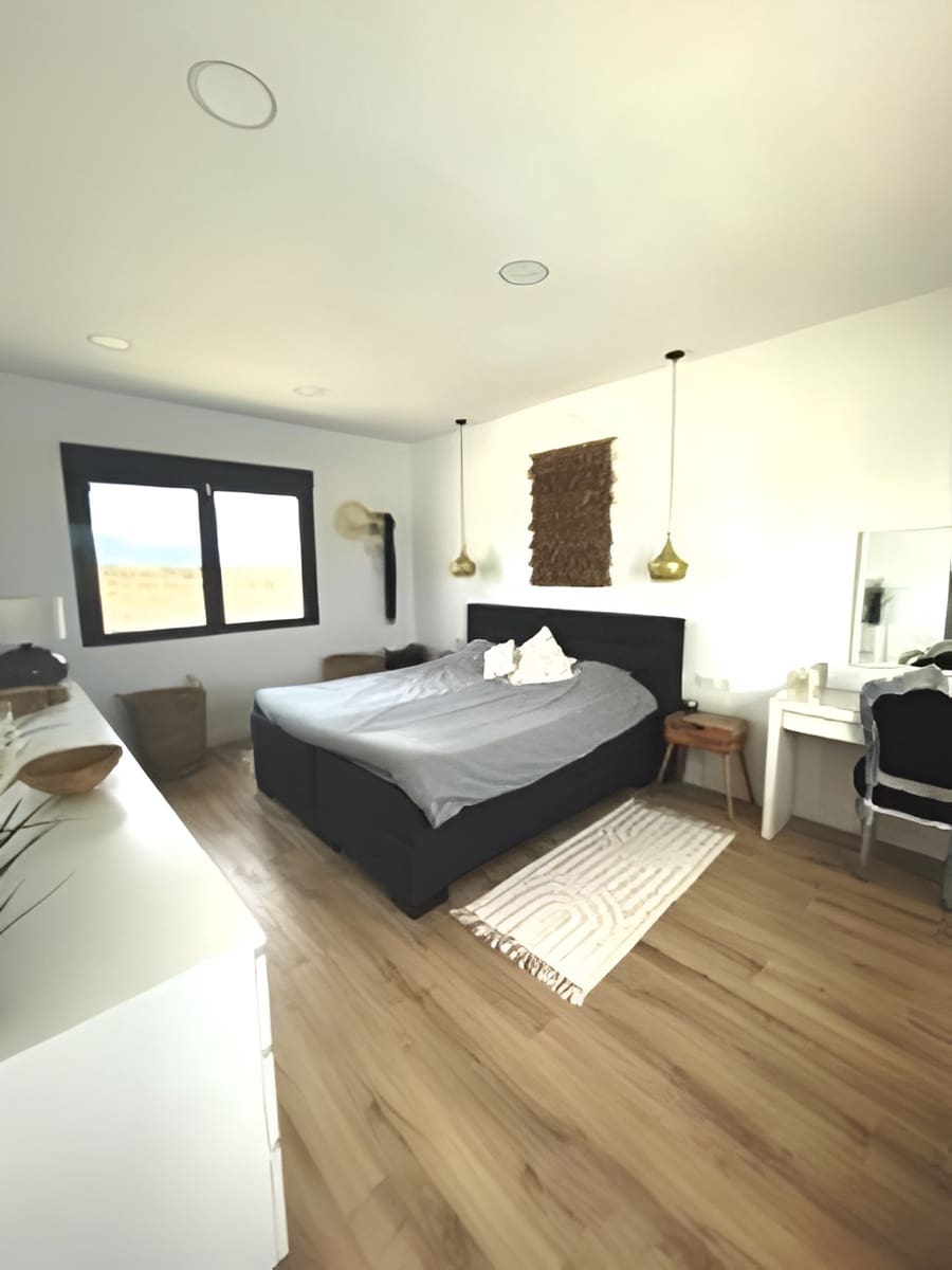 3 soveværelse Villa til salg i Pinoso med swimmingpool garage - € 460.000 (Ref: 9343339)