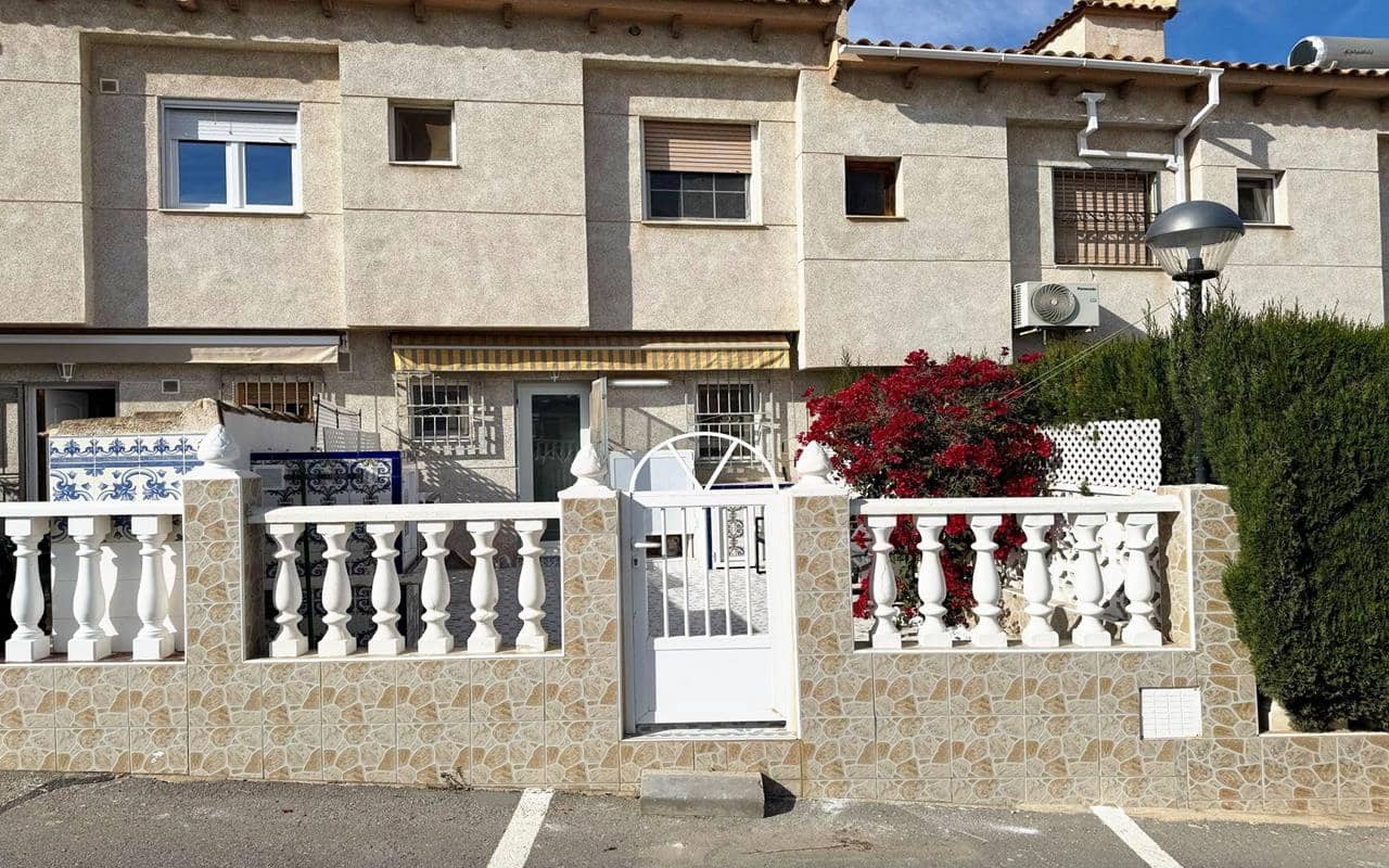 3 quarto Casa em Banda para venda em Torrevieja com piscina garagem - 199 000 € (Ref: 9343463)