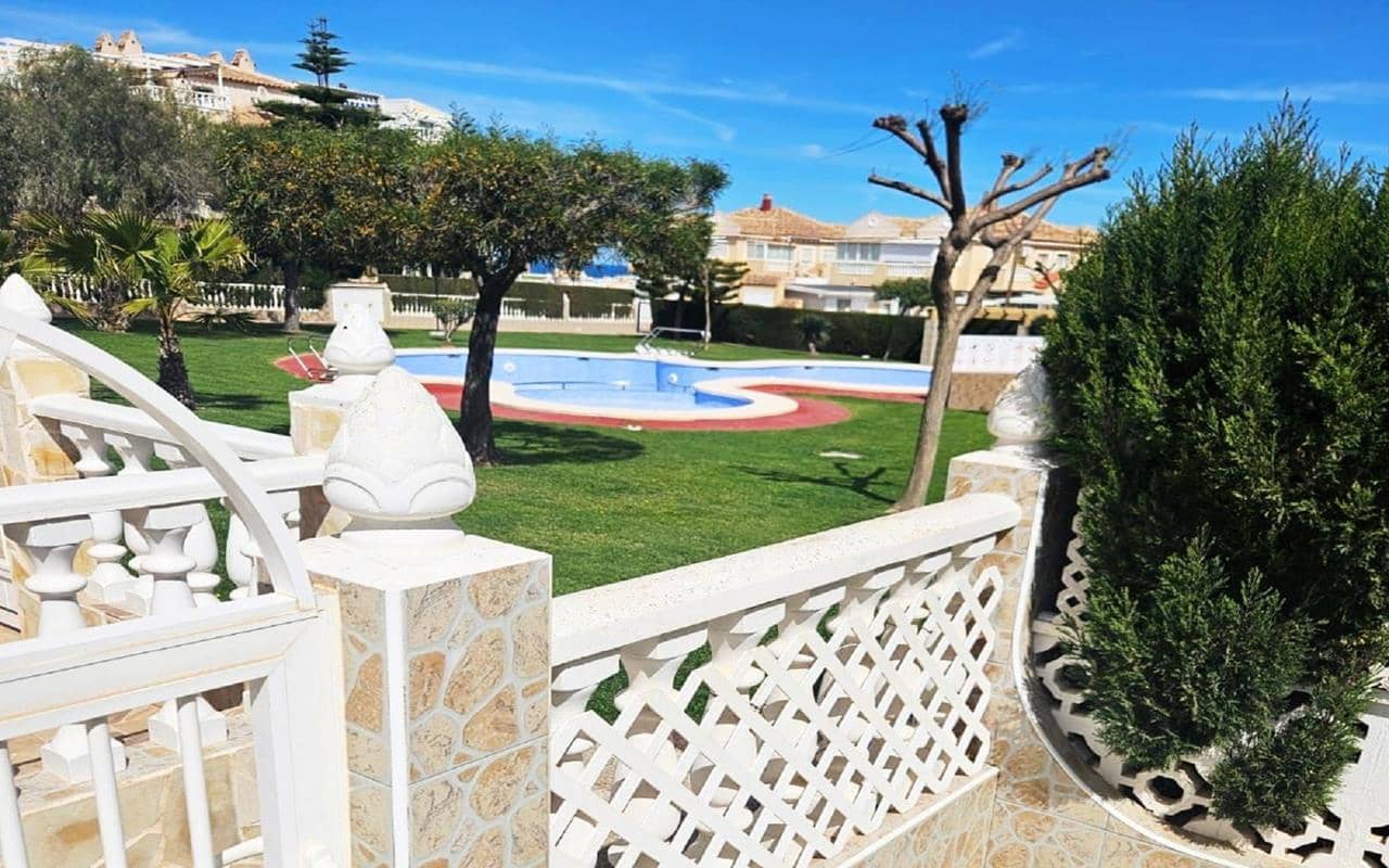 3 quarto Casa em Banda para venda em Torrevieja com piscina garagem - 199 000 € (Ref: 9343463)