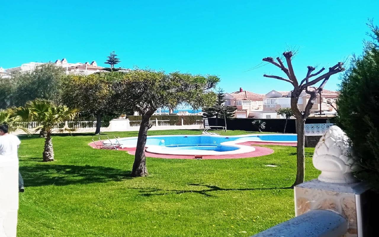 3 quarto Casa em Banda para venda em Torrevieja com piscina garagem - 199 000 € (Ref: 9343463)