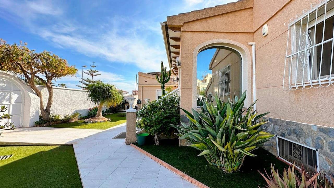 4 quarto Moradia para venda em Ciudad Quesada com piscina garagem - 595 000 € (Ref: 9343632)