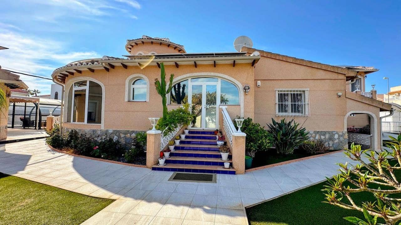 4 quarto Moradia para venda em Ciudad Quesada com piscina garagem - 595 000 € (Ref: 9343632)