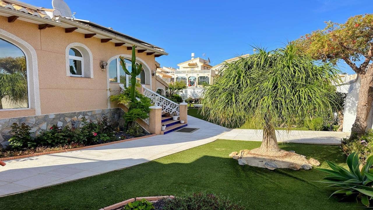 4 quarto Moradia para venda em Ciudad Quesada com piscina garagem - 595 000 € (Ref: 9343632)