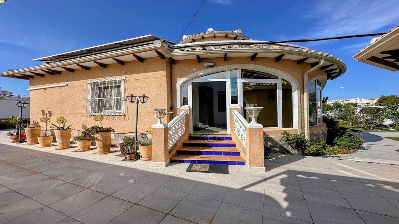 4 quarto Moradia para venda em Ciudad Quesada com piscina garagem - 595 000 € (Ref: 9343632)