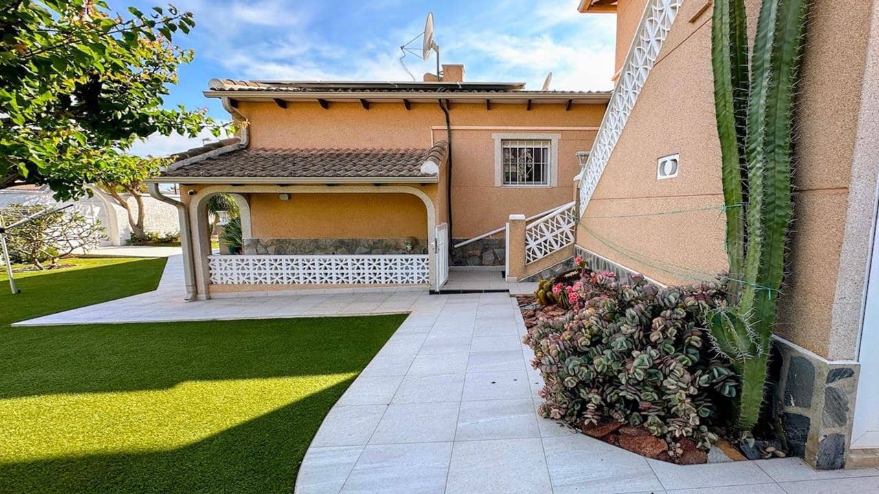 4 quarto Moradia para venda em Ciudad Quesada com piscina garagem - 595 000 € (Ref: 9343632)