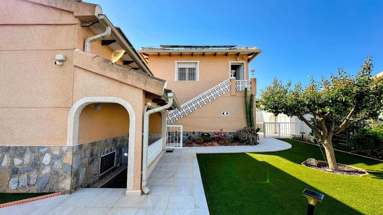 4 quarto Moradia para venda em Ciudad Quesada com piscina garagem - 595 000 € (Ref: 9343632)