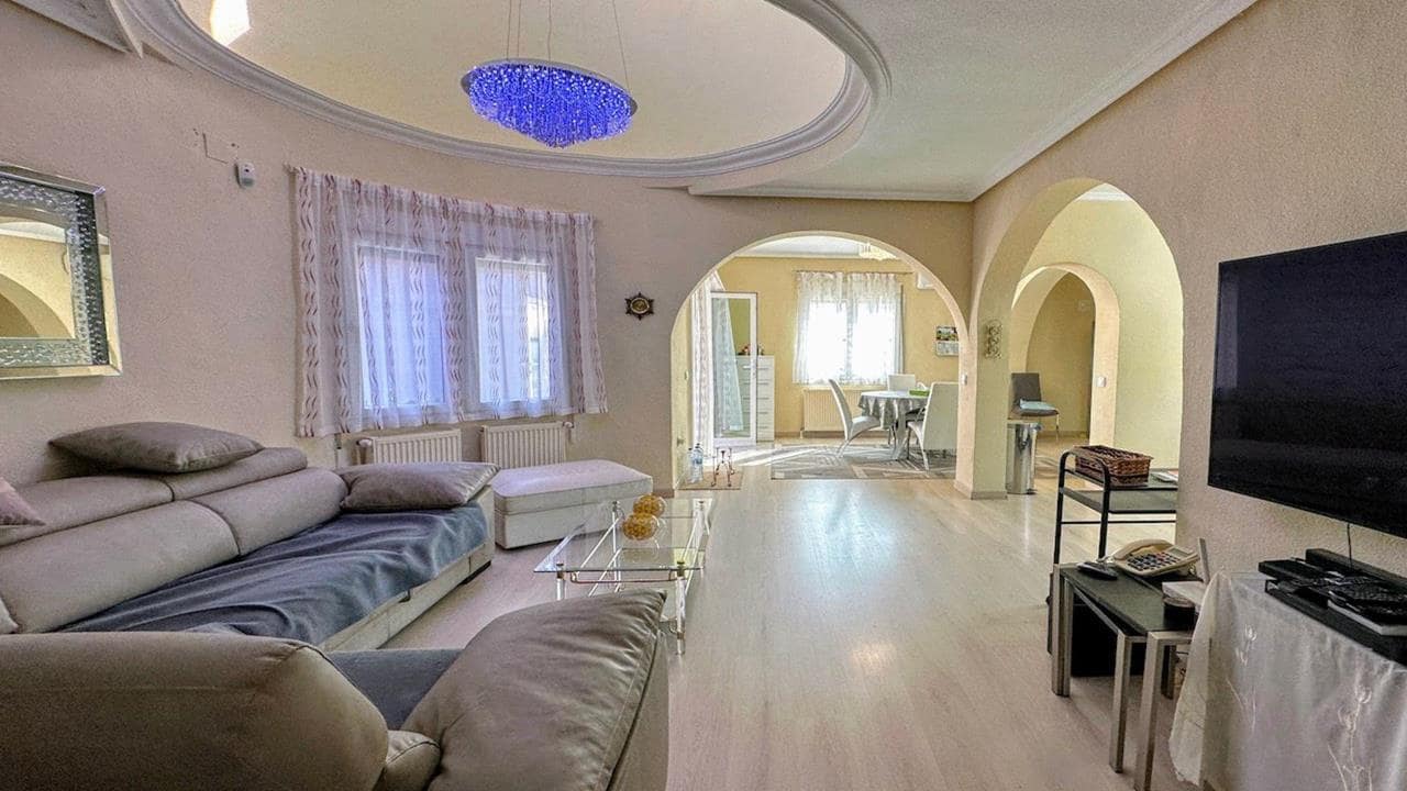 4 quarto Moradia para venda em Ciudad Quesada com piscina garagem - 595 000 € (Ref: 9343632)