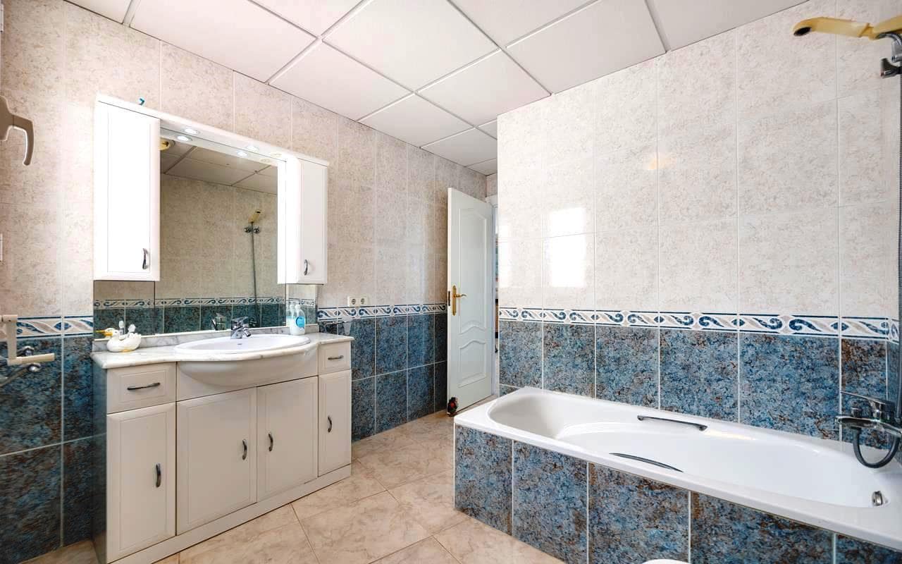 4 sovrum Lägenhet till salu i Torrevieja med garage - 389 500 € (Ref: 9344084)