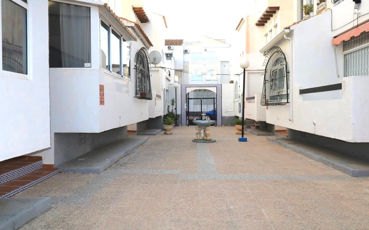 1 slaapkamer Studio te koop in Torrevieja met zwembad - € 98.000 (Ref: 9352148)