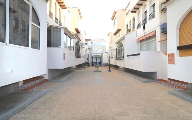 1 chambre Studio à vendre à Torrevieja avec piscine - 98 000 € (Ref: 9352148)