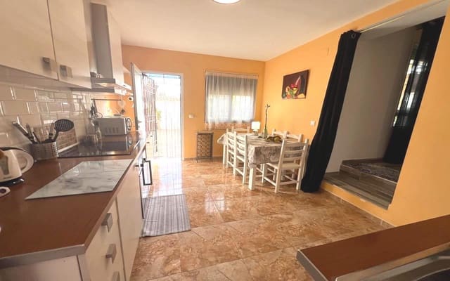 4 soverom Villa til salgs i Torrevieja med svømmebasseng garasje - € 253 000 (Ref: 9357503)