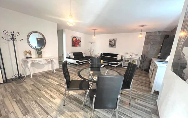 4 soverom Villa til salgs i Torrevieja med svømmebasseng garasje - € 253 000 (Ref: 9357503)