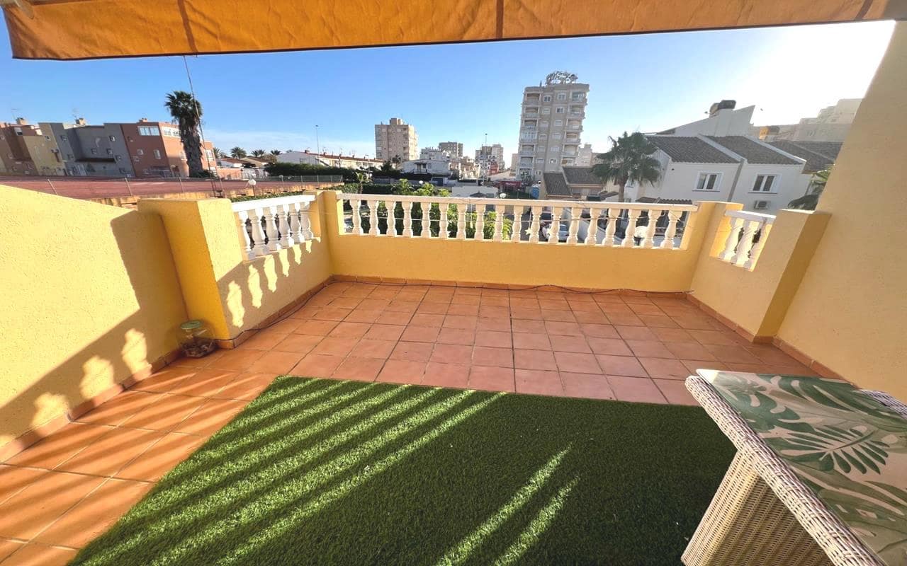 4 soverom Villa til salgs i Torrevieja med svømmebasseng garasje - € 253 000 (Ref: 9357503)