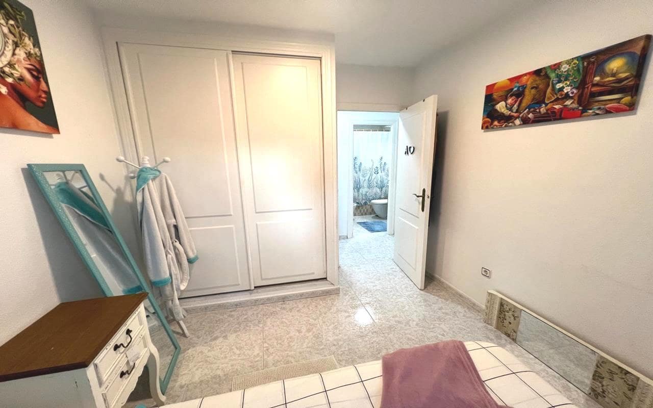 4 soverom Villa til salgs i Torrevieja med svømmebasseng garasje - € 253 000 (Ref: 9357503)