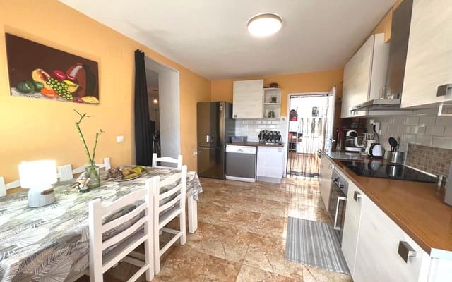 4 soverom Villa til salgs i Torrevieja med svømmebasseng garasje - € 253 000 (Ref: 9357503)