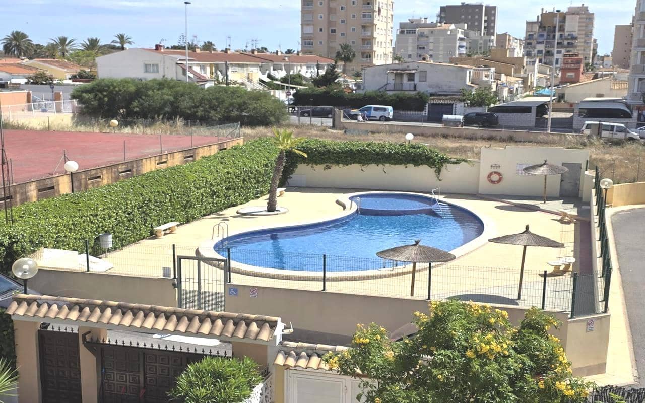 4 soverom Villa til salgs i Torrevieja med svømmebasseng garasje - € 253 000 (Ref: 9357503)