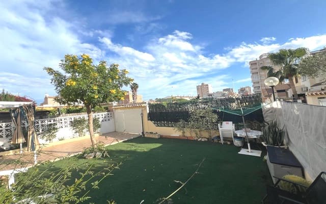 4 soverom Villa til salgs i Torrevieja med svømmebasseng garasje - € 253 000 (Ref: 9357503)