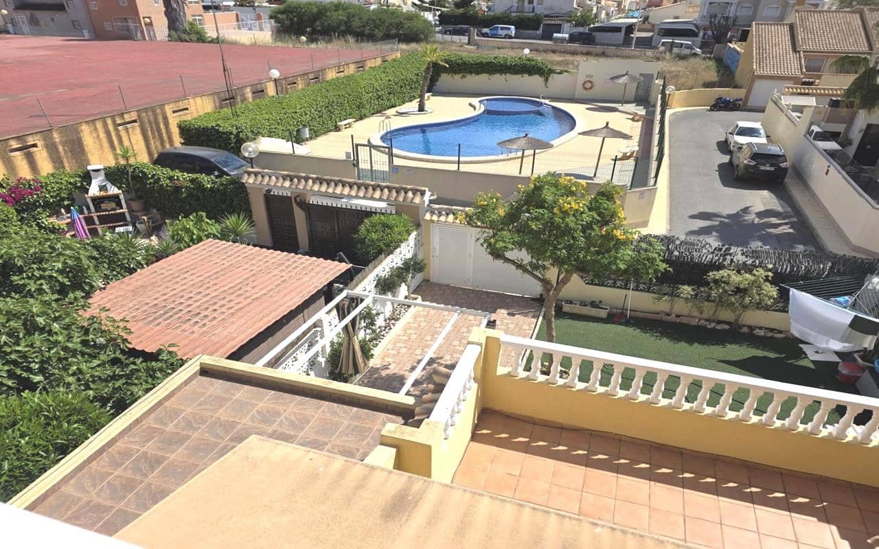 4 soverom Villa til salgs i Torrevieja med svømmebasseng garasje - € 253 000 (Ref: 9357503)