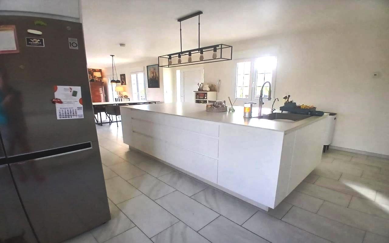 5 soverom Villa til salgs i Sax med svømmebasseng garasje - € 495 000 (Ref: 9380079)