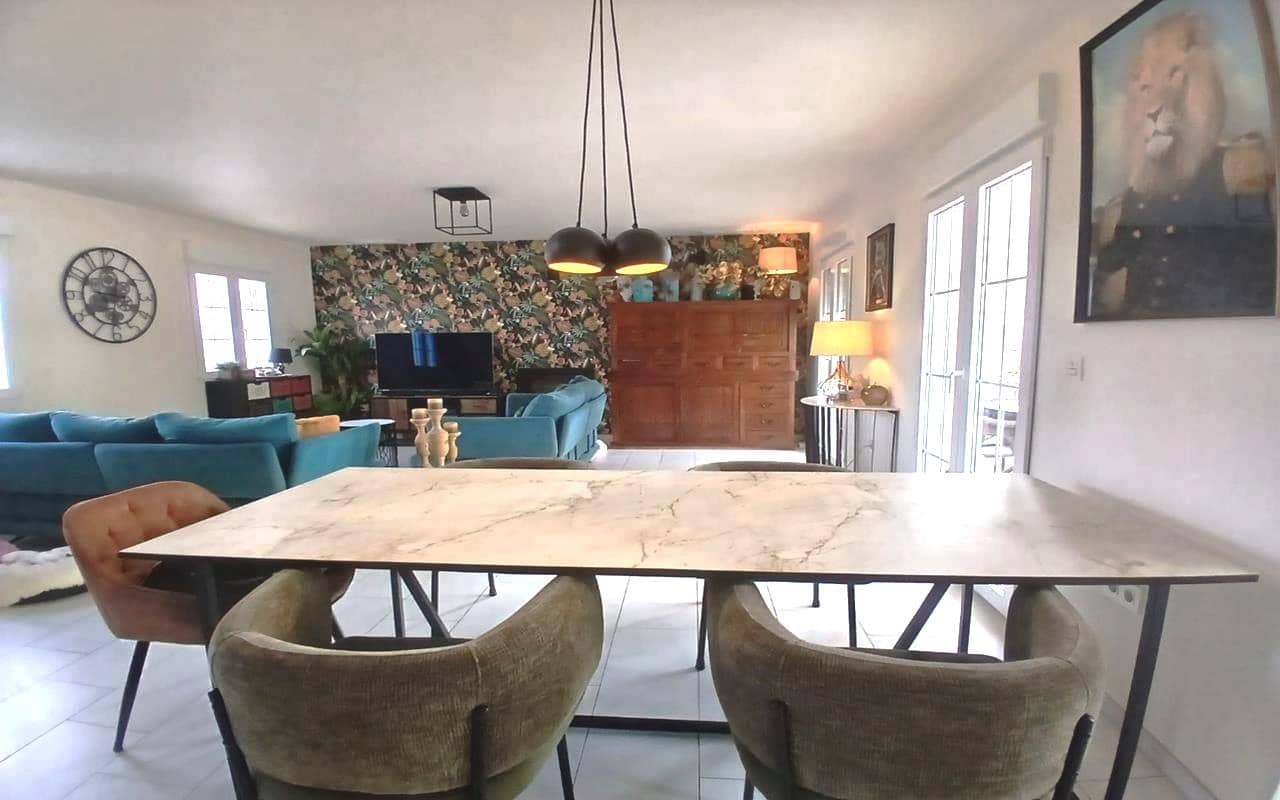 5 soverom Villa til salgs i Sax med svømmebasseng garasje - € 495 000 (Ref: 9380079)