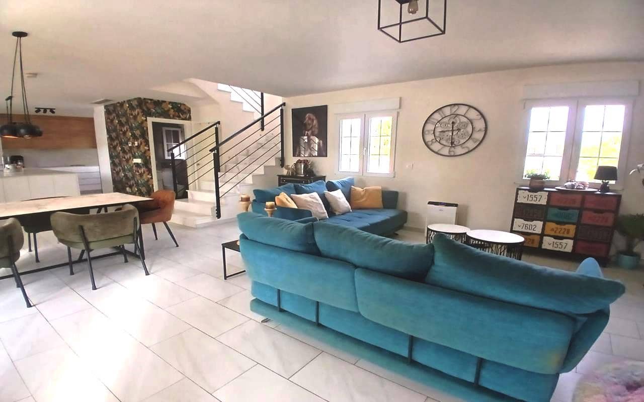 5 soverom Villa til salgs i Sax med svømmebasseng garasje - € 495 000 (Ref: 9380079)