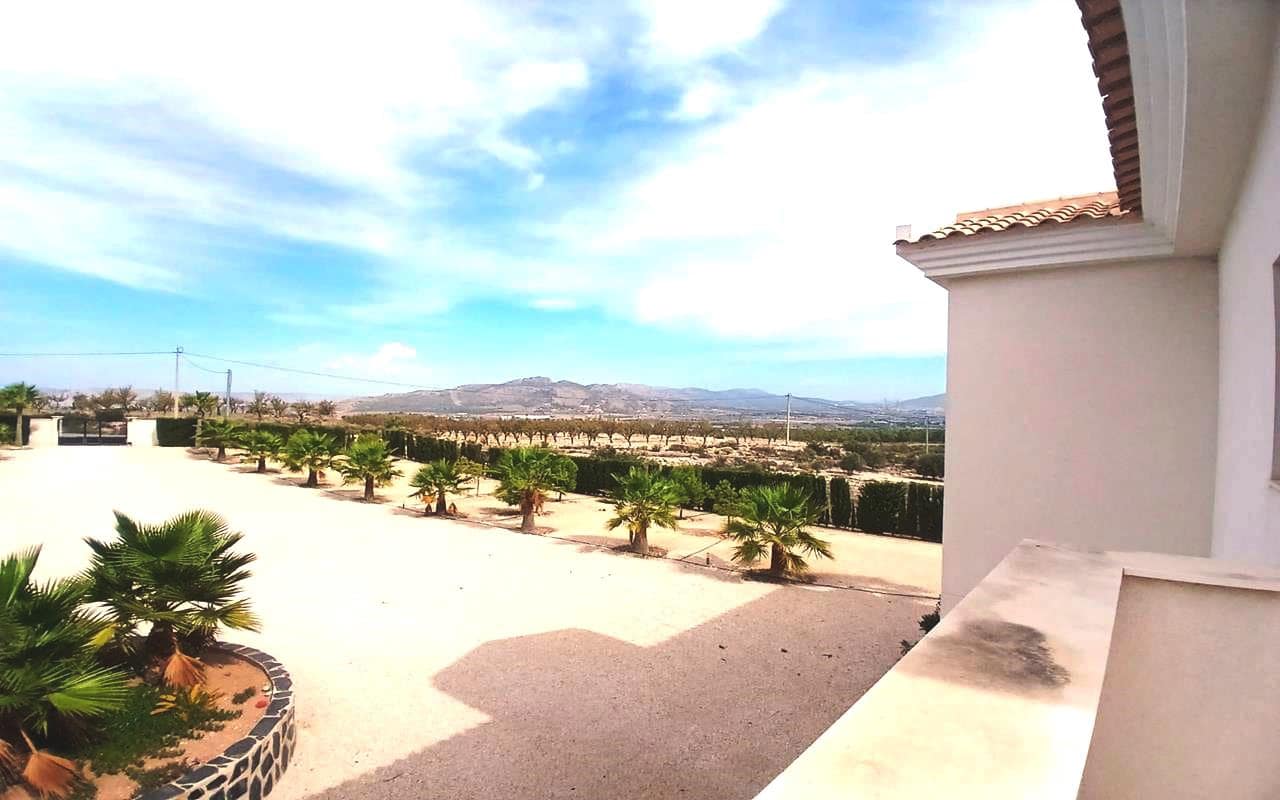 5 soverom Villa til salgs i Sax med svømmebasseng garasje - € 495 000 (Ref: 9380079)