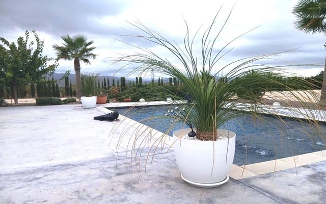 5 soverom Villa til salgs i Sax med svømmebasseng garasje - € 495 000 (Ref: 9380079)