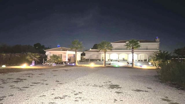 5 soverom Villa til salgs i Sax med svømmebasseng garasje - € 495 000 (Ref: 9380079)