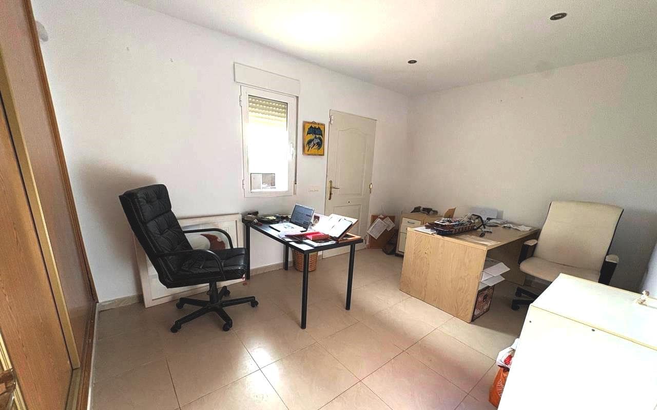 6 soveværelse Finca/Landehus til salg i Pinoso med swimmingpool garage - € 649.995 (Ref: 9384933)