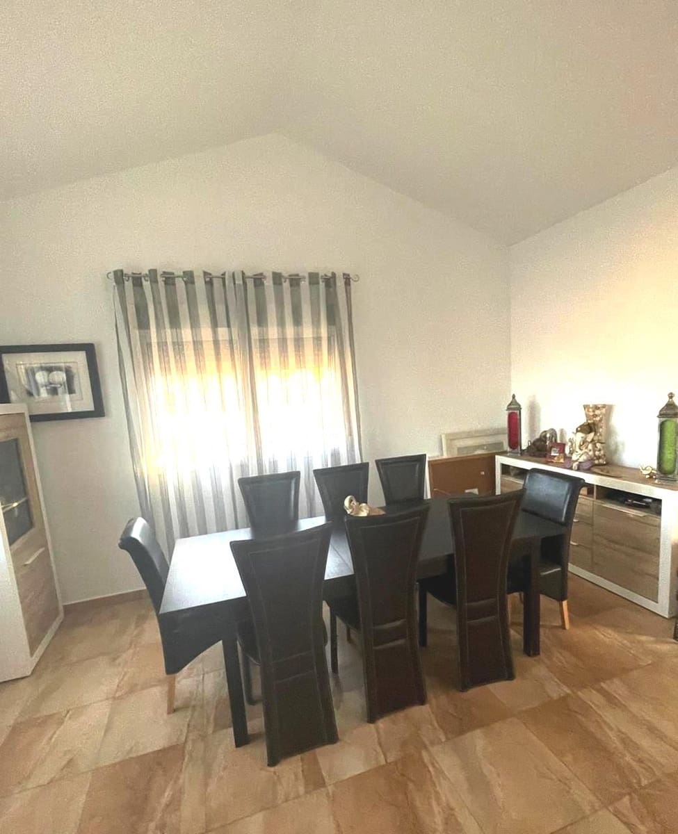 6 soveværelse Finca/Landehus til salg i Pinoso med swimmingpool garage - € 649.995 (Ref: 9384933)