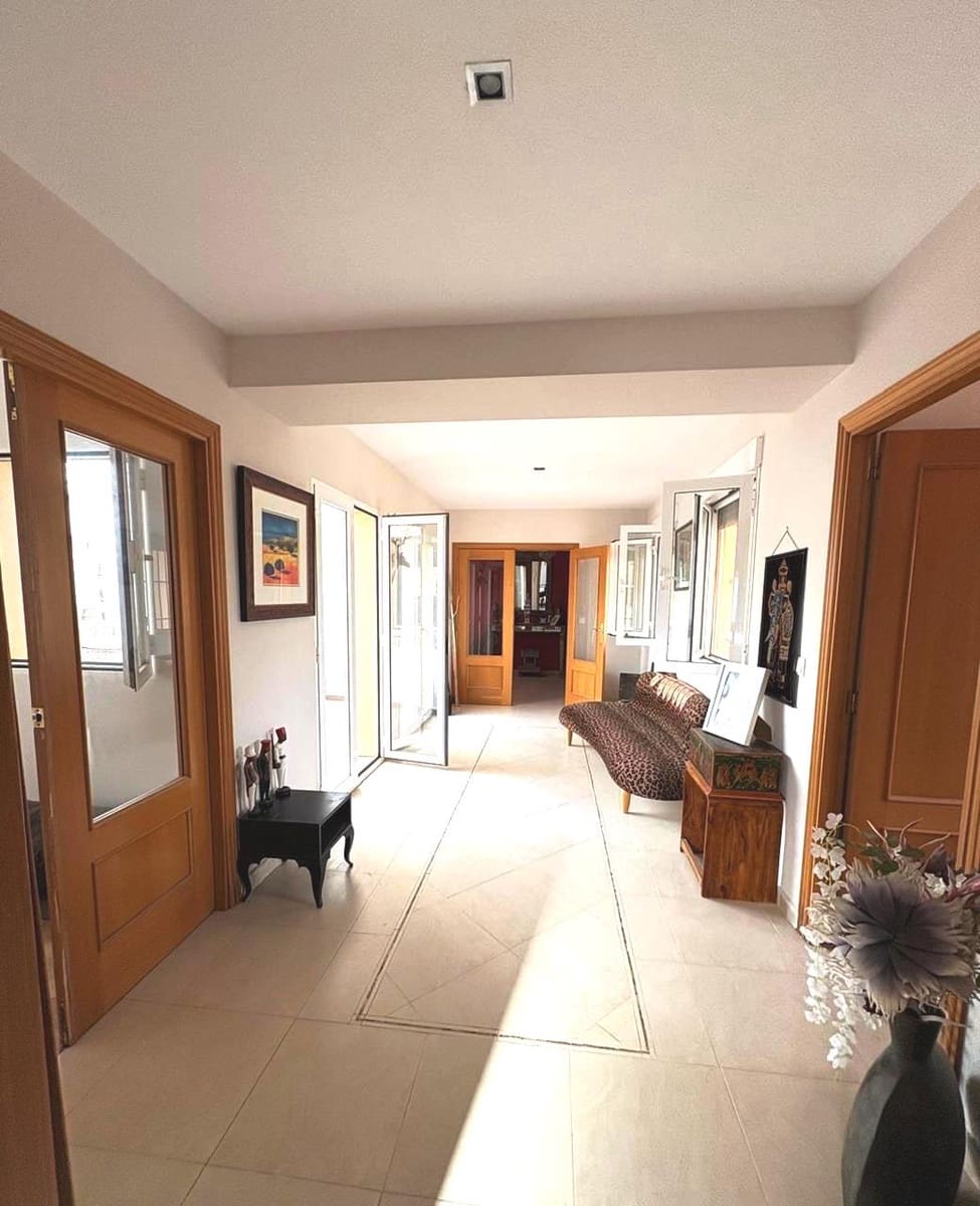 6 soveværelse Finca/Landehus til salg i Pinoso med swimmingpool garage - € 649.995 (Ref: 9384933)