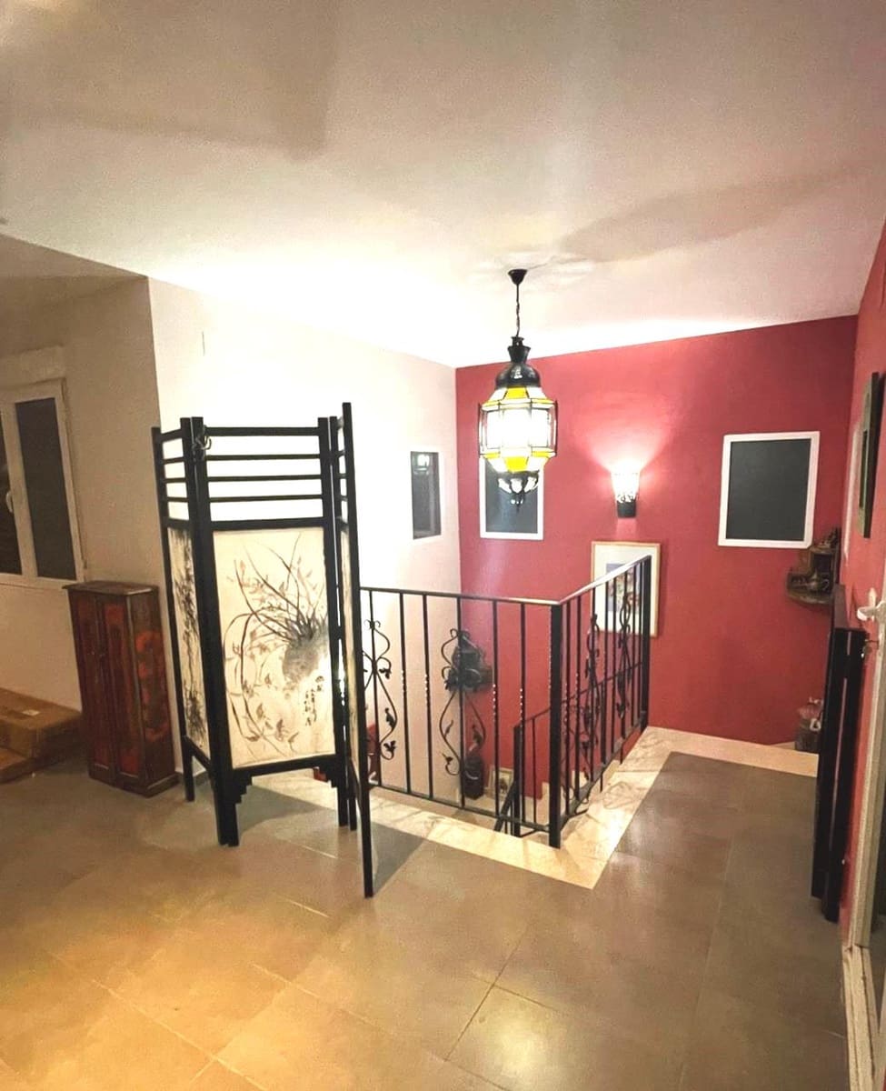 6 soveværelse Finca/Landehus til salg i Pinoso med swimmingpool garage - € 649.995 (Ref: 9384933)