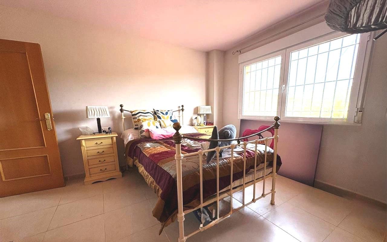 6 soveværelse Finca/Landehus til salg i Pinoso med swimmingpool garage - € 649.995 (Ref: 9384933)