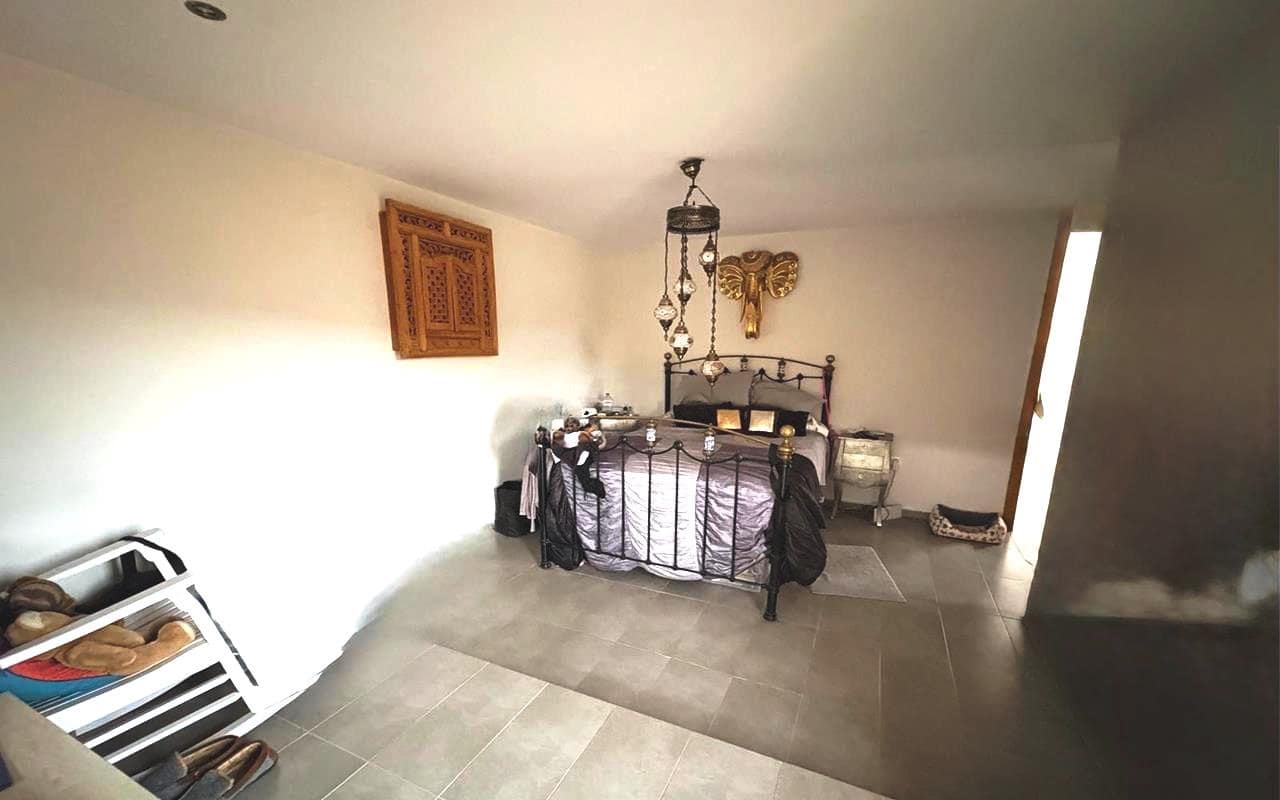 6 soveværelse Finca/Landehus til salg i Pinoso med swimmingpool garage - € 649.995 (Ref: 9384933)