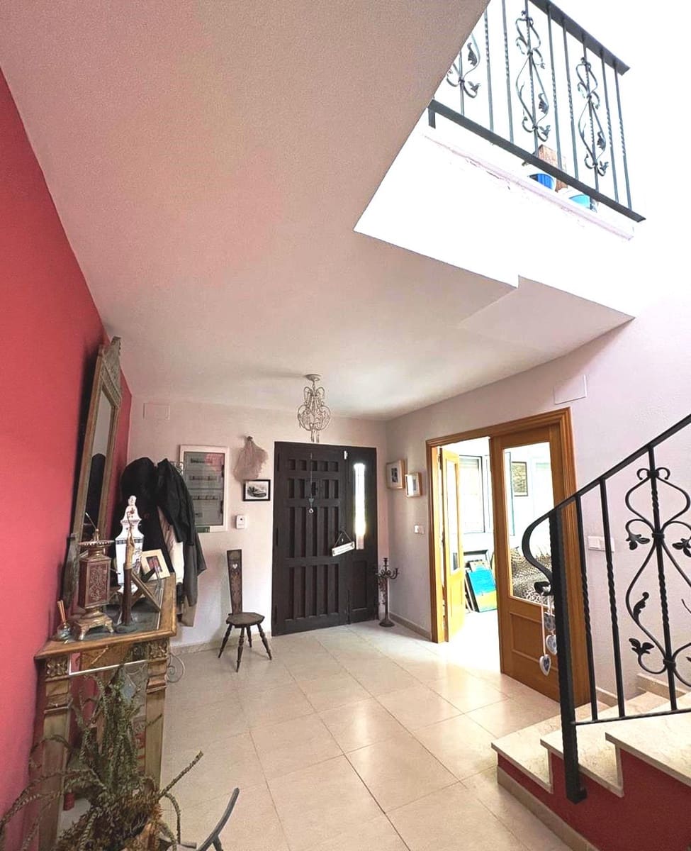 6 soveværelse Finca/Landehus til salg i Pinoso med swimmingpool garage - € 649.995 (Ref: 9384933)