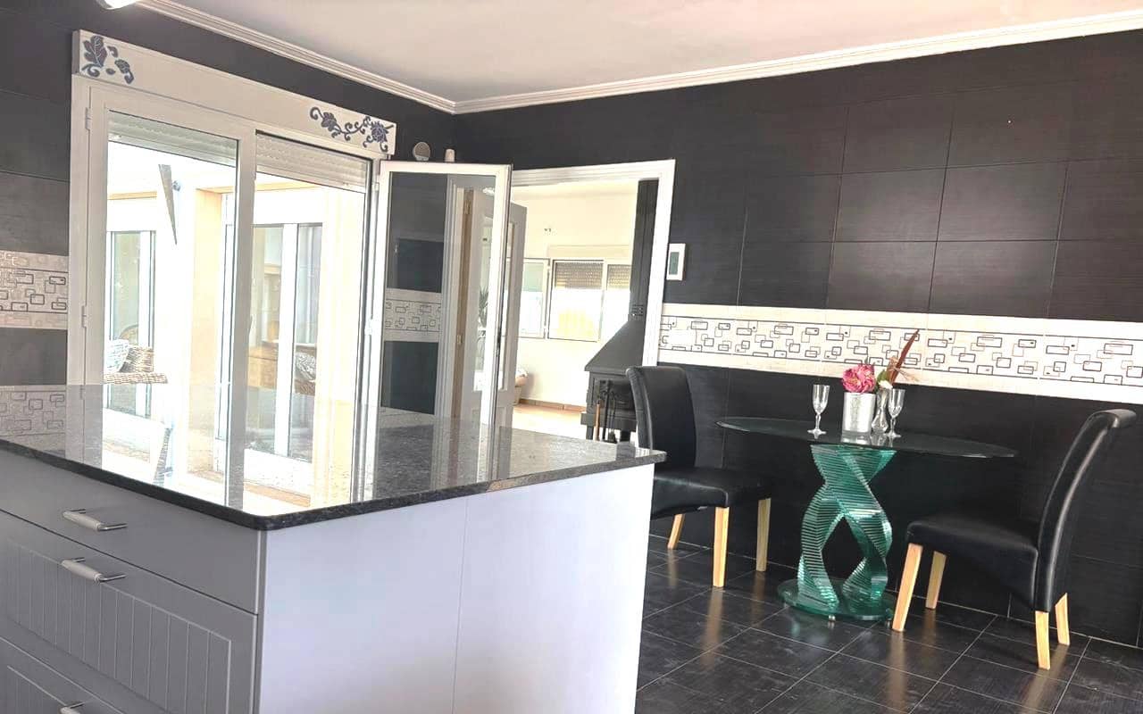 6 soveværelse Finca/Landehus til salg i Pinoso med swimmingpool garage - € 649.995 (Ref: 9384933)