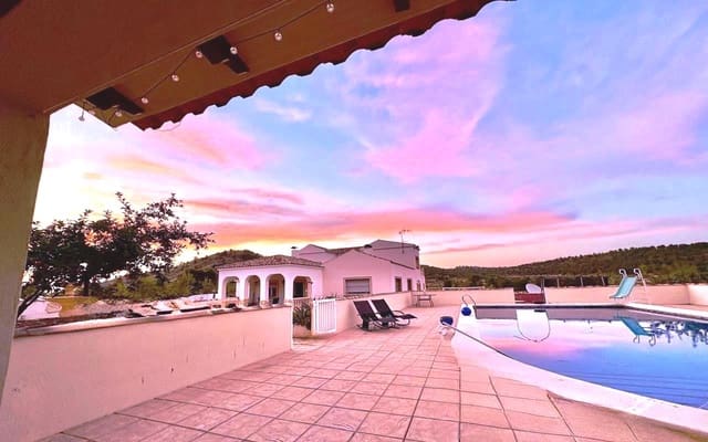 6 slaapkamer Finca/Landhuis te koop in Pinoso met zwembad garage - € 649.995 (Ref: 9384933)